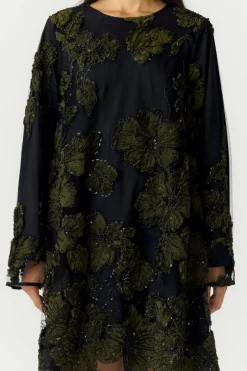Flouing ls dress