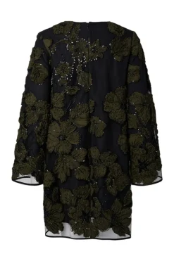 Flouing ls dress