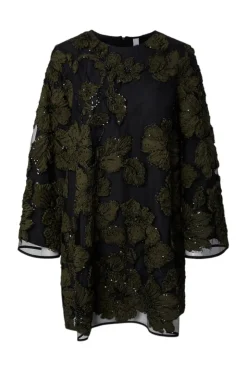Flouing ls dress