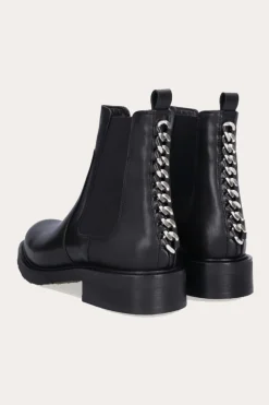 Jen Boots