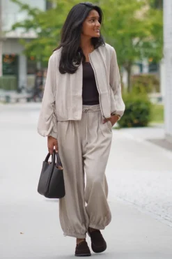 Mindi, cropped loose pants