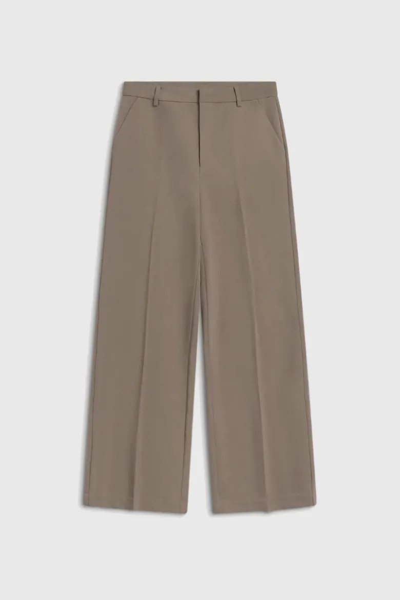 Reign Tailored Extra Wide