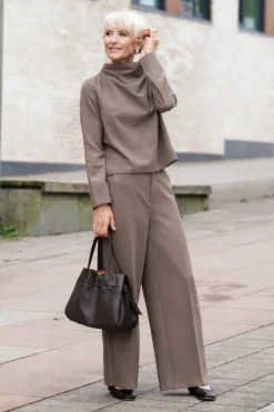Reign Tailored Extra Wide