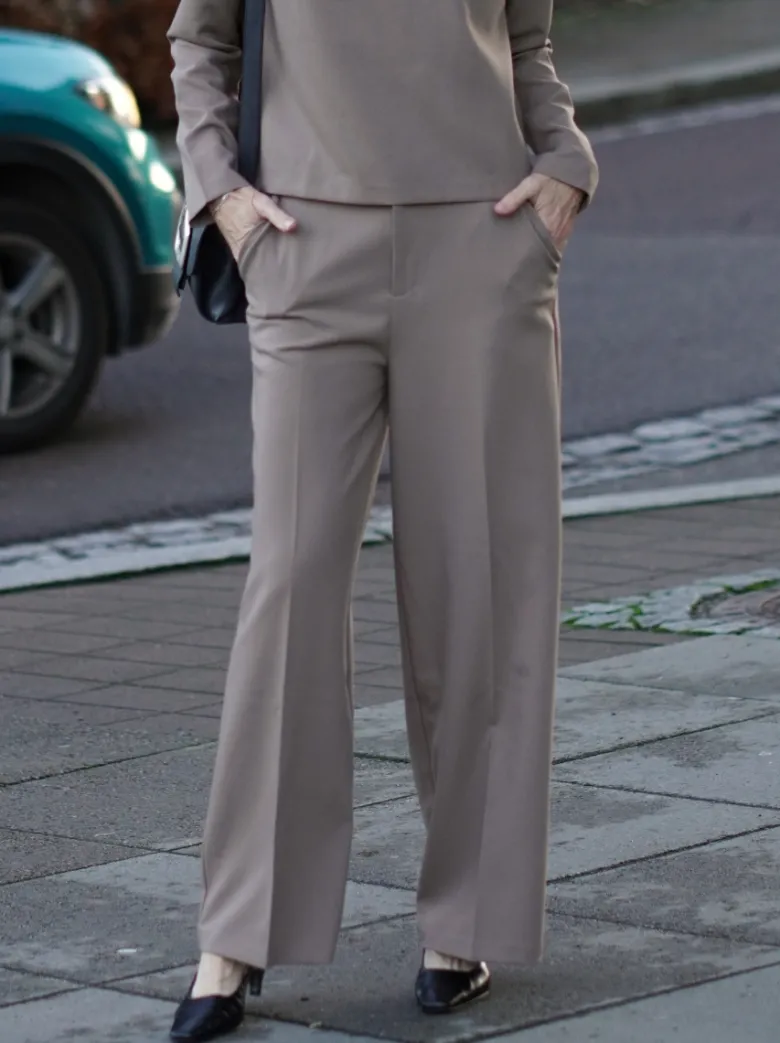 Reign Tailored Extra Wide